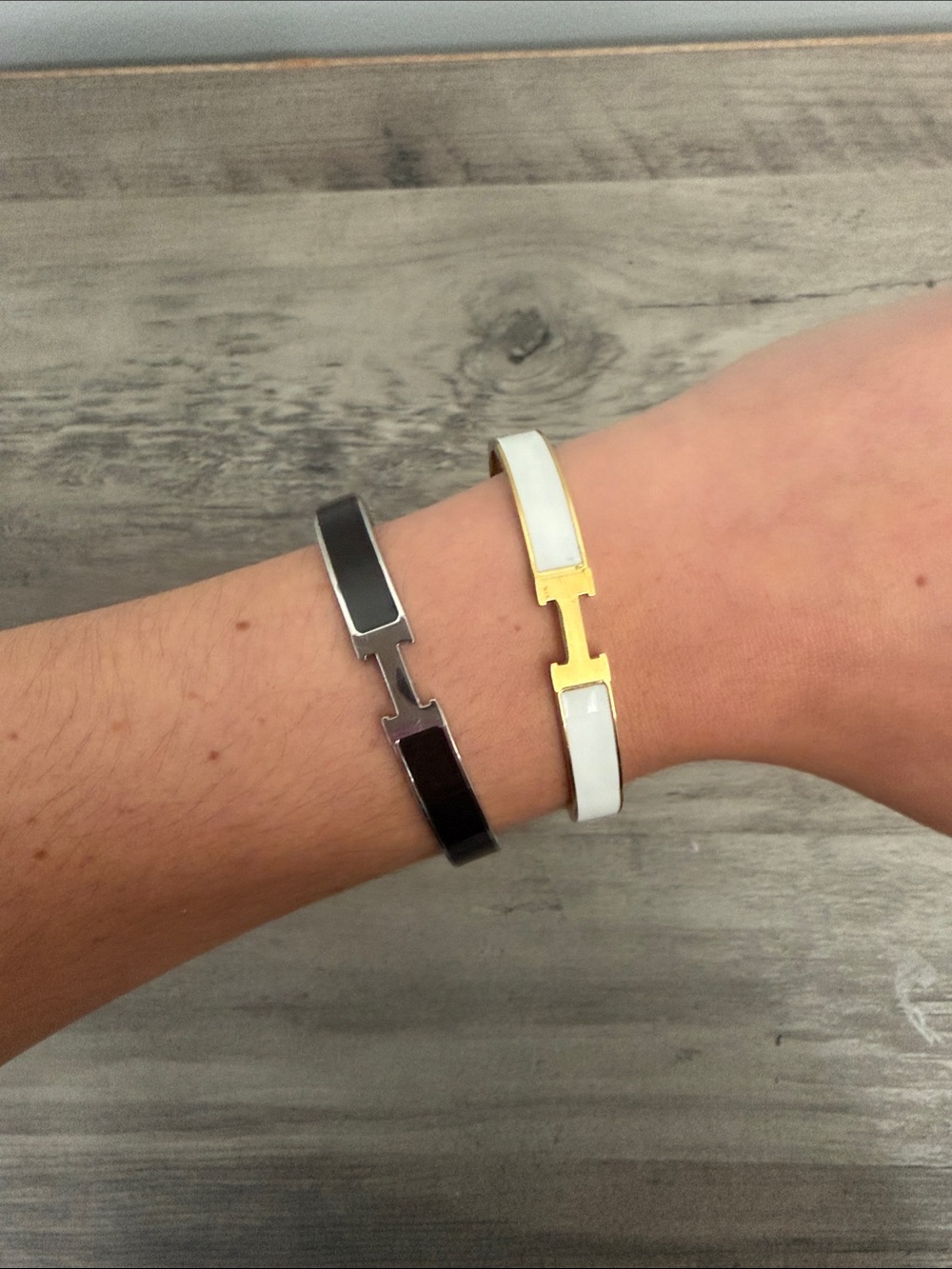 Metal Cuff Bracelet Set - Black & Silver and White & Gold - Picture 4 of 6